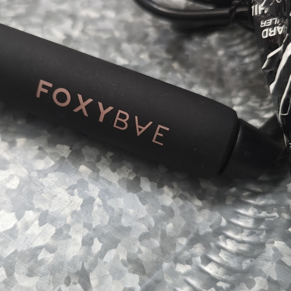 ⭐️40% Off⭐️Foxybae Hair Curling Wand 25 mm - Picture 6 of 9